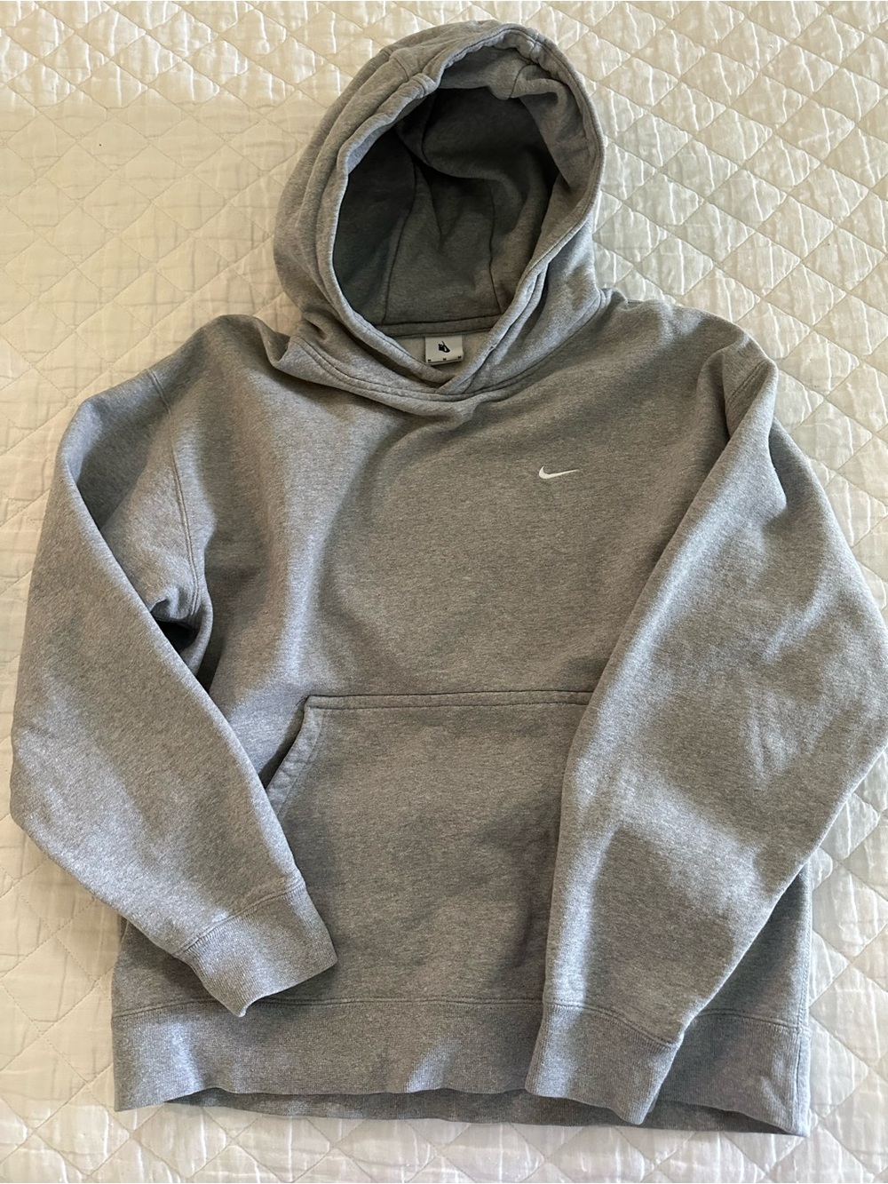 Nike Heather Gray Men's Pullover Hoodie with Embroidered Swoosh